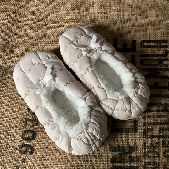 Puffy House Slippers Quilted - Picture 3 of 3